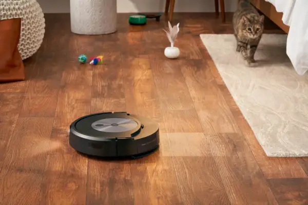 Roomba Combo j7+ de iRobot puede trapear y aspirar pisos simultáneamente